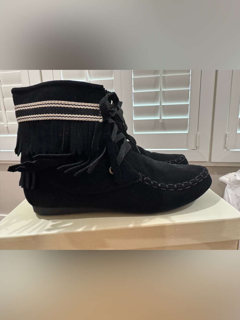 Yoki Gabby-22 Fringe Moccasin Ankle Boots (Black) Style / SKU: GABBY-22 Size 8.5